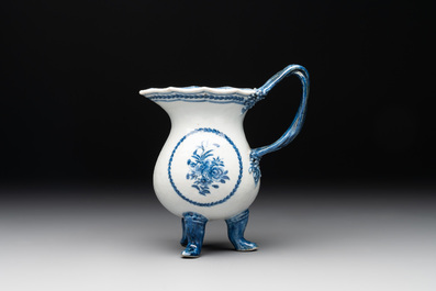A pair of Chinese blue and white cups and saucers and a milk jug, Qianlong/Jiaqing