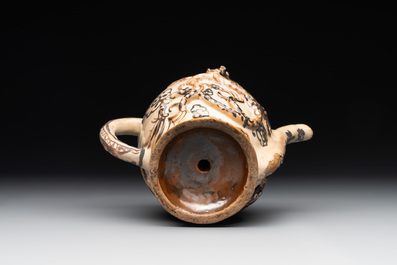 A Chinese Cizhou 'cadogan' ewer with dragons, Yuan/Ming
