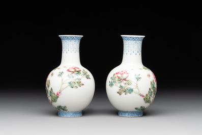 A Chinese famille rose eggshell vase with figural design and a pair of miniature vases, Qianlong mark, 20th C.