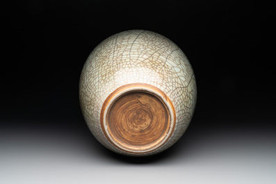 A Chinese ge-type vase, 19th C.