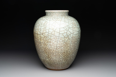 A Chinese ge-type vase, 19th C.
