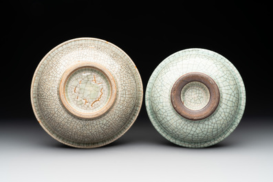 A Chinese ge-type censer, three bowls and three plates, 19th C.