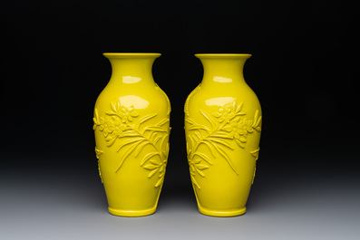 A pair of Chinese yellow Peking glass vases with peonies and a bird, 20th C.