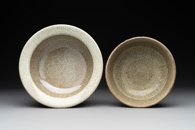 A Chinese ge-type censer, three bowls and three plates, 19th C.