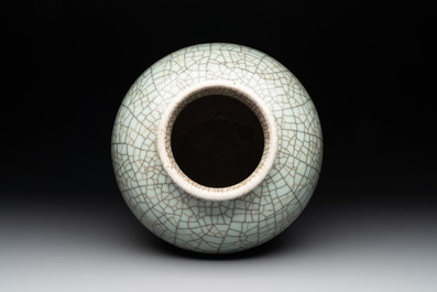 A Chinese ge-type vase, 19th C.