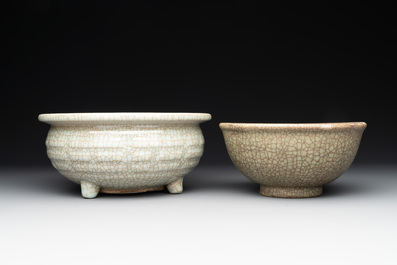 A Chinese ge-type censer, three bowls and three plates, 19th C.