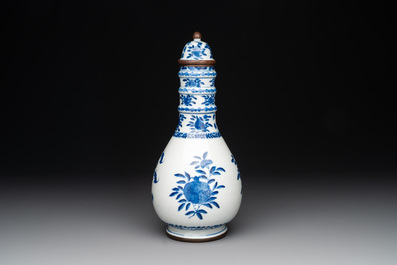 A rare Chinese blue and white vase and cover for the Thai market with the royal initials of King Rama V, 19th C.