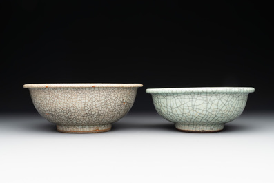 A Chinese ge-type censer, three bowls and three plates, 19th C.