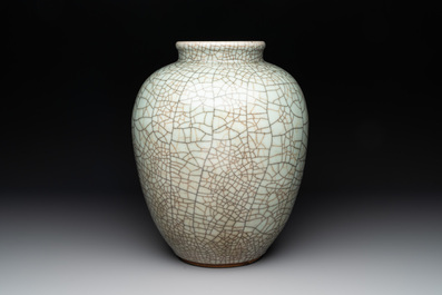 A Chinese ge-type vase, 19th C.