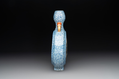 A Chinese famille rose 'landscape' 'hu' vase, signed Guiying 桂英, Jingdezhen mark, 20th C.