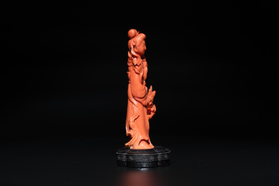 A Chinese red coral sculpture of a lady accompanied by four doves on wooden stand, 19/20th C.