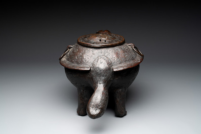 A Japanese bronze bunbuku chagama-shaped incense burner, signed Kimura Toun 木村渡雲, Meiji, 19th C.
