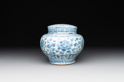 A very rare Chinese blue and white oval box with inner liner and cover, Ming, 15th C.