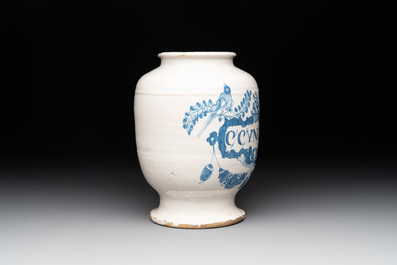 An English Delftware blue and white drug jar inscribed 'C.CYNOSBAT', 18th C.