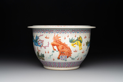 A Chinese famille rose vase, a jardini&egrave;re and a dish, Qianlong and Guangxu marks, 20th C.