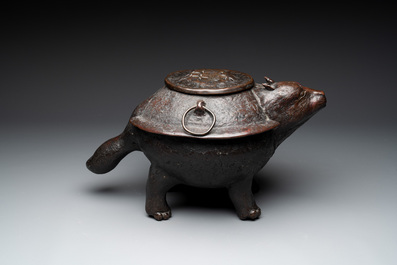 A Japanese bronze bunbuku chagama-shaped incense burner, signed Kimura Toun 木村渡雲, Meiji, 19th C.