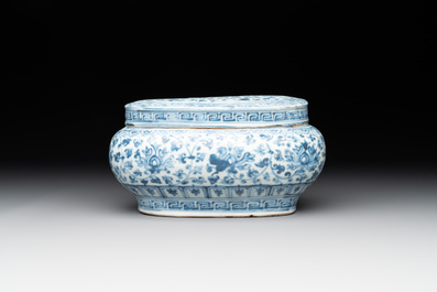 A very rare Chinese blue and white oval box with inner liner and cover, Ming, 15th C.