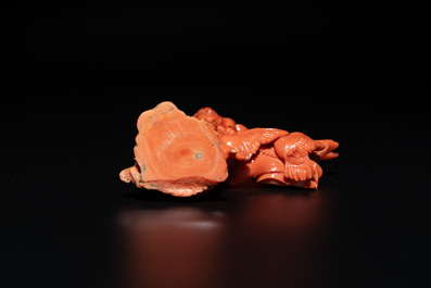 A Chinese red coral sculpture of a lady accompanied by four doves on wooden stand, 19/20th C.