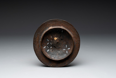 A Japanese bronze bunbuku chagama-shaped incense burner, signed Kimura Toun 木村渡雲, Meiji, 19th C.