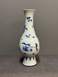 A Chinese blue and white pear-shaped vase with floral design, Transitional period