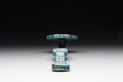 A Chinese cloisonn&eacute; 'crane and deer' dish, a ruyi and an alabaster dish, 20th C.