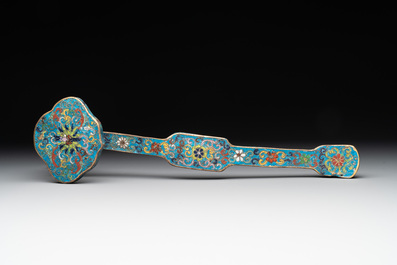 A Chinese cloisonn&eacute; 'crane and deer' dish, a ruyi and an alabaster dish, 20th C.