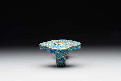 A Chinese cloisonn&eacute; 'crane and deer' dish, a ruyi and an alabaster dish, 20th C.