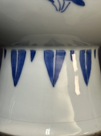A Chinese blue and white pear-shaped vase with floral design, Transitional period