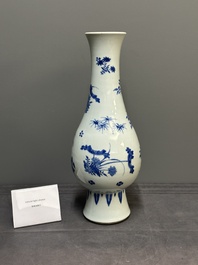 A Chinese blue and white pear-shaped vase with floral design, Transitional period