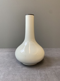 A Chinese white-glazed bottle vase, Gu Jin 古今 mark, 19th C.