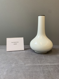 A Chinese white-glazed bottle vase, Gu Jin 古今 mark, 19th C.
