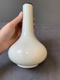 A Chinese white-glazed bottle vase, Gu Jin 古今 mark, 19th C.