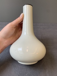 A Chinese white-glazed bottle vase, Gu Jin 古今 mark, 19th C.