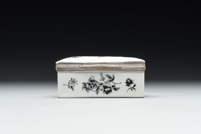 A Chinese export monogrammed grisaille snuff box, 18/19th C.