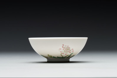 A Chinese famille rose bowl with floral design, Yongzheng mark, 20th C.