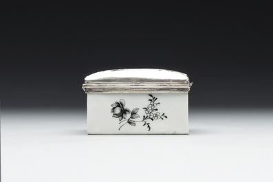 A Chinese export monogrammed grisaille snuff box, 18/19th C.