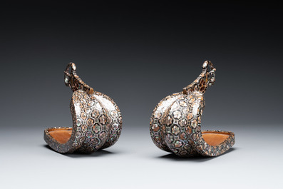 A pair of Japanese lacquered and 'raden' mother-of-pearl-inlaid 'abumi' stirrups, Edo, 18/19th C.