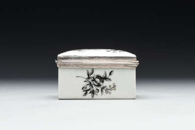 A Chinese export monogrammed grisaille snuff box, 18/19th C.