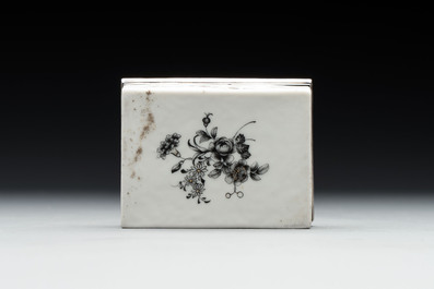A Chinese export monogrammed grisaille snuff box, 18/19th C.