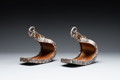 A pair of Japanese lacquered and 'raden' mother-of-pearl-inlaid 'abumi' stirrups, Edo, 18/19th C.