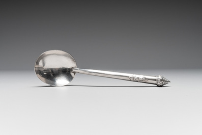A silver tazza, four boxes and a large spoon, China and Thailand 19/20th C.