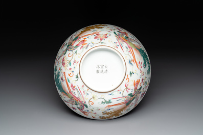 A Chinese famille rose 'phoenix' bowl, Xuantong mark, 20th C.