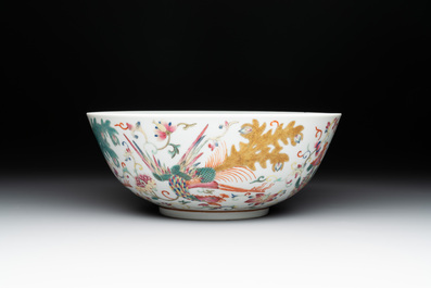 A Chinese famille rose 'phoenix' bowl, Xuantong mark, 20th C.