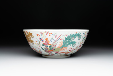 A Chinese famille rose 'phoenix' bowl, Xuantong mark, 20th C.