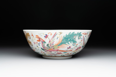 A Chinese famille rose 'phoenix' bowl, Xuantong mark, 20th C.