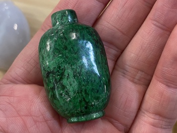 Nine Chinese jade, glass and hardstone snuff bottles, 19/20th C.