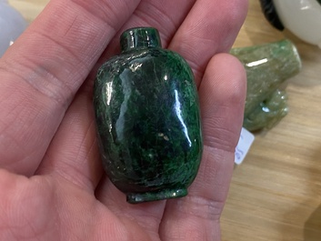 Nine Chinese jade, glass and hardstone snuff bottles, 19/20th C.