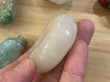 Nine Chinese jade, glass and hardstone snuff bottles, 19/20th C.