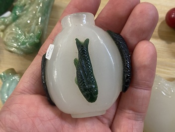 Nine Chinese jade, glass and hardstone snuff bottles, 19/20th C.