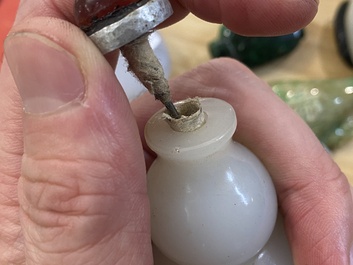 Nine Chinese jade, glass and hardstone snuff bottles, 19/20th C.